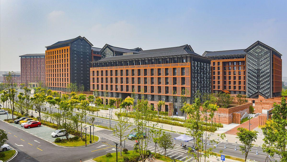 1928年在求是书院旧址新建为国立第三中山大学,后改为国立浙江大学.