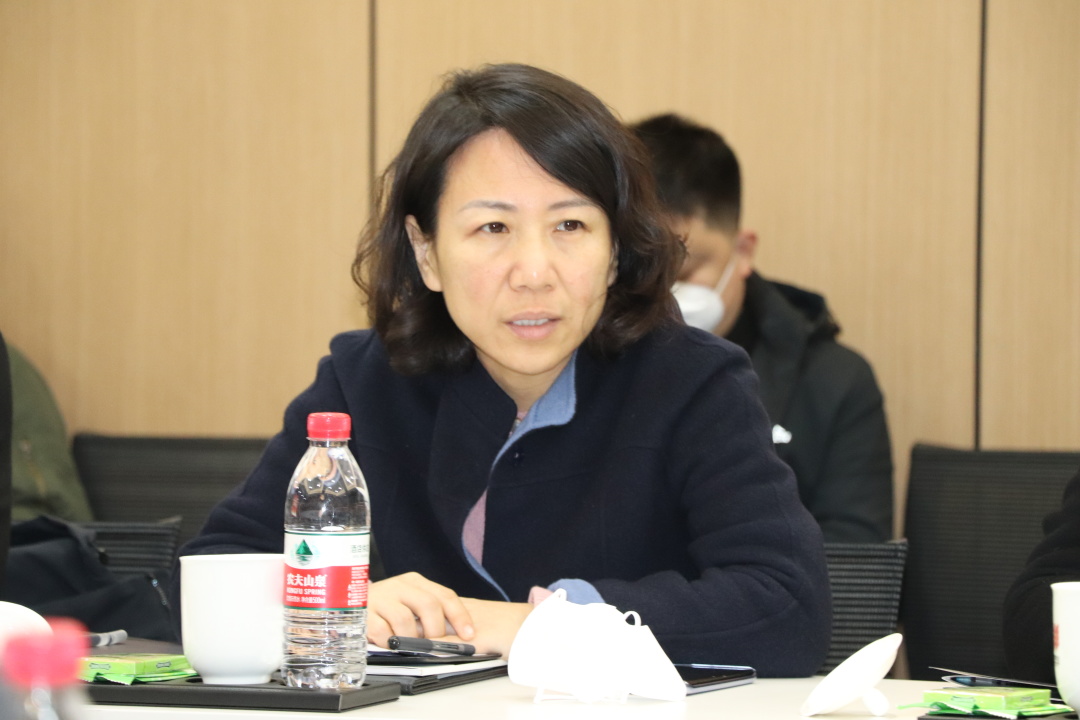 万厦物业党支部委员会委员李婷,韩红海,潘文发等热情接待到访一行